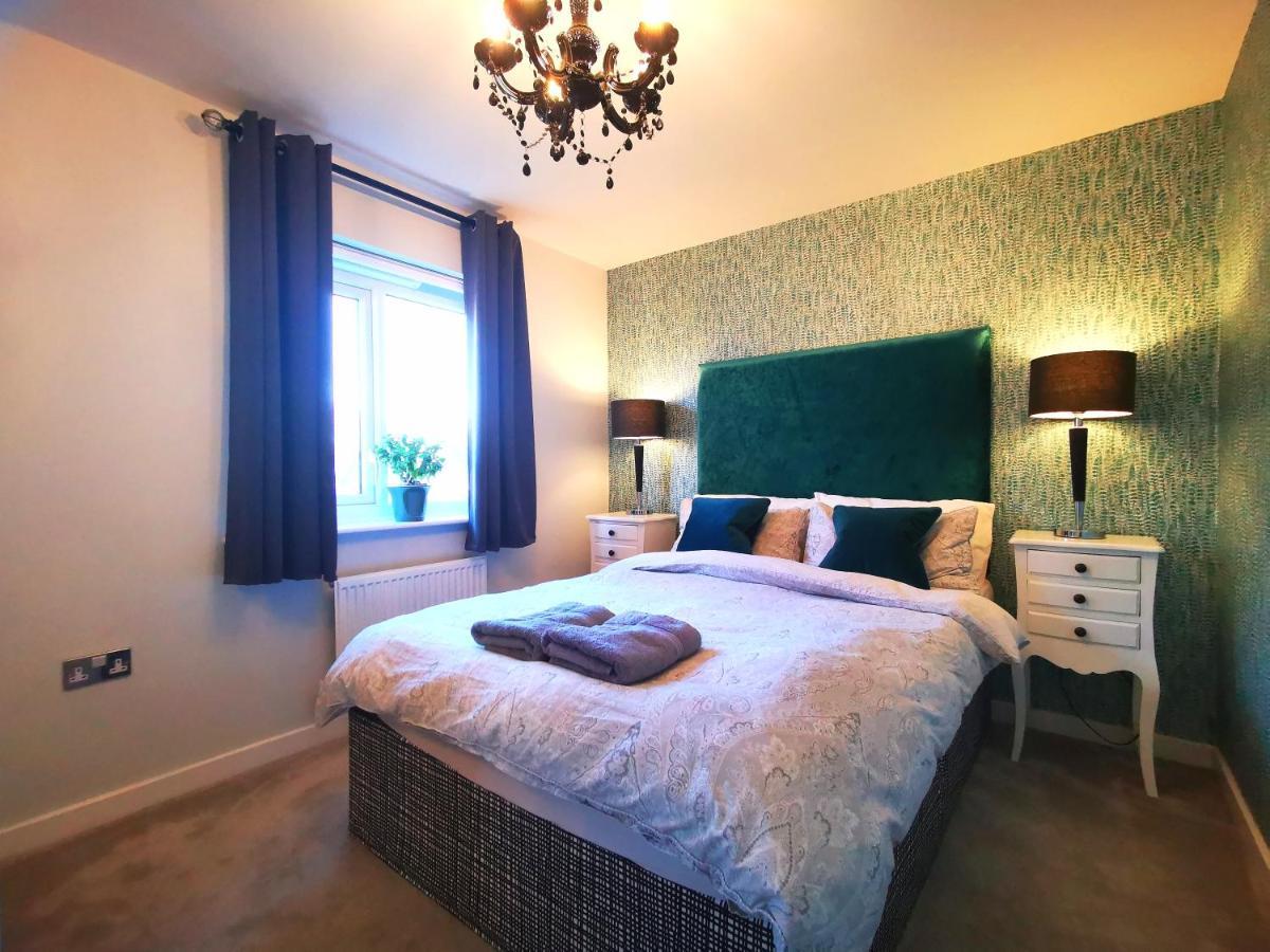 The Lawnswood - Central Manchester Holiday Home With Free Parking Eksteriør bilde