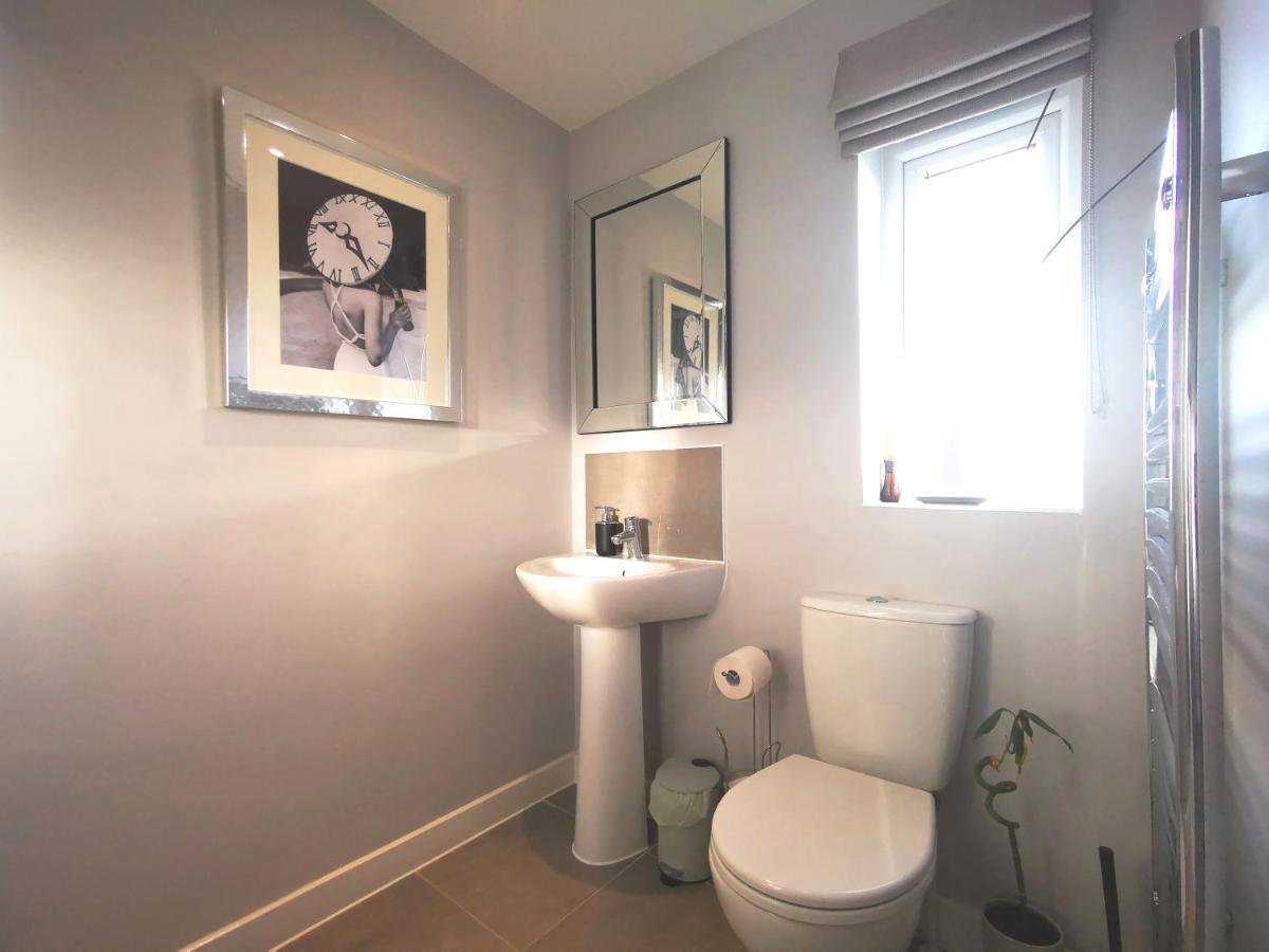 The Lawnswood - Central Manchester Holiday Home With Free Parking Eksteriør bilde