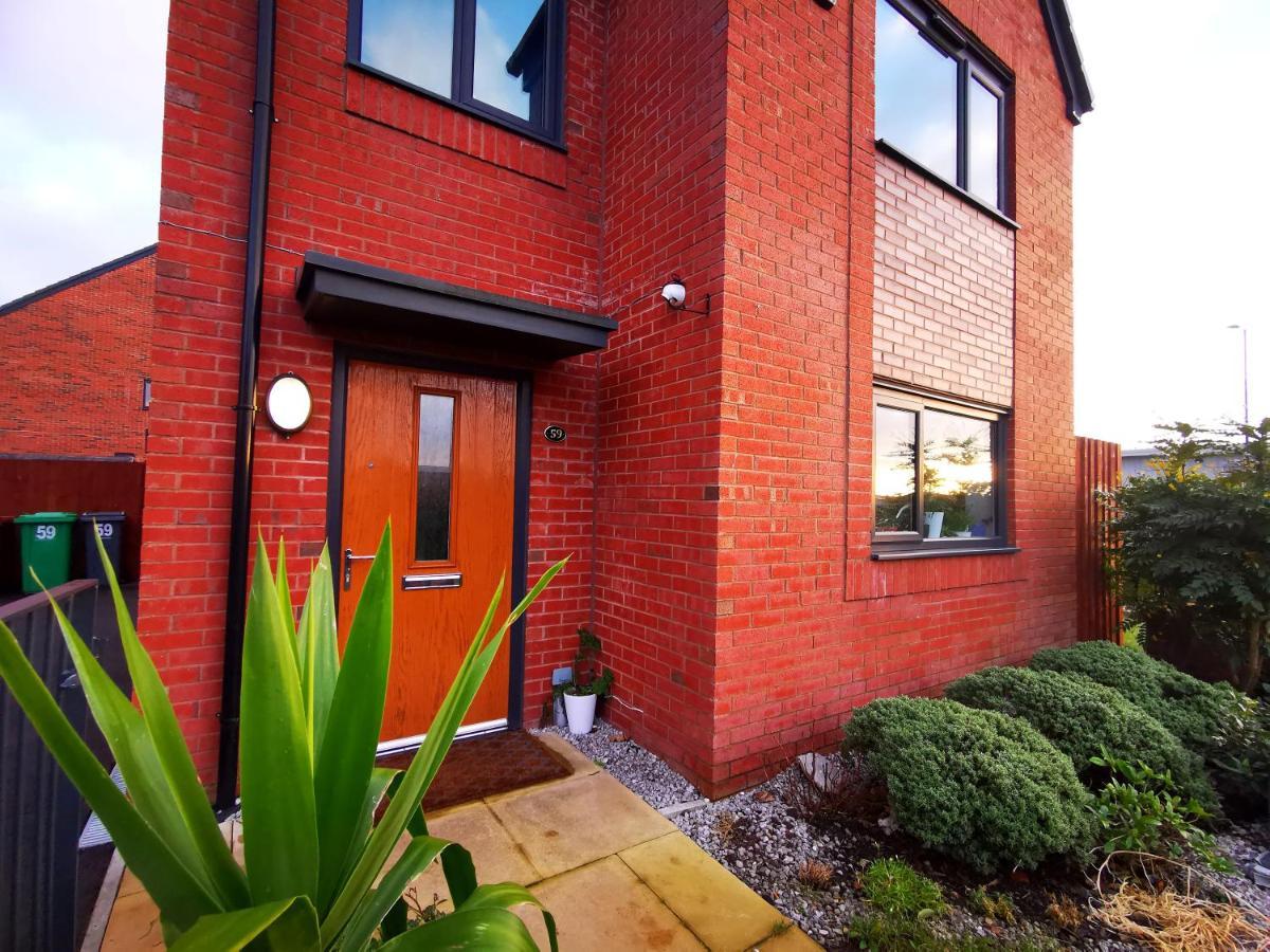 The Lawnswood - Central Manchester Holiday Home With Free Parking Eksteriør bilde