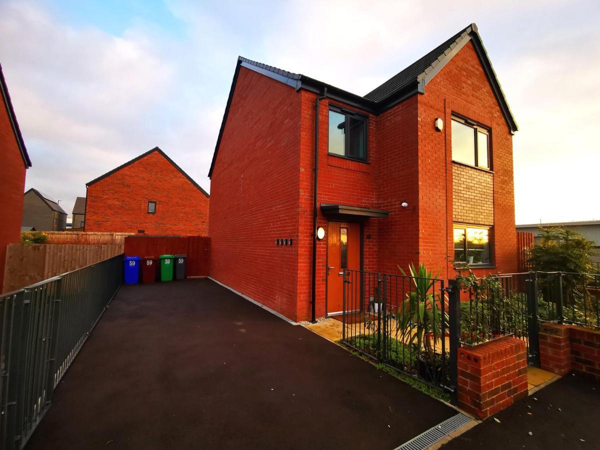 The Lawnswood - Central Manchester Holiday Home With Free Parking Eksteriør bilde