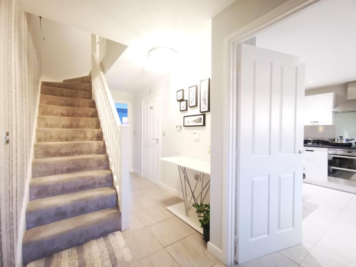 The Lawnswood - Central Manchester Holiday Home With Free Parking Eksteriør bilde