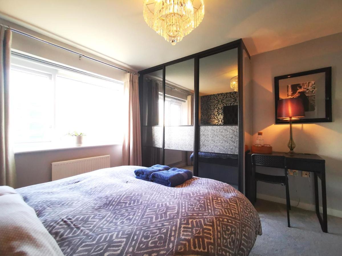 The Lawnswood - Central Manchester Holiday Home With Free Parking Eksteriør bilde