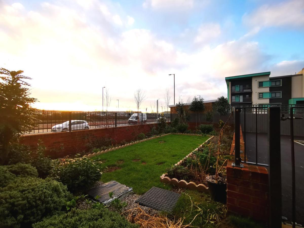 The Lawnswood - Central Manchester Holiday Home With Free Parking Eksteriør bilde